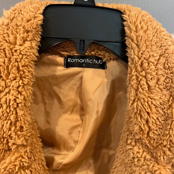 *Like New* Teddy Bear Coat, Soft, Collared, buttons, pockets, Size Large Women’s - Picture 4 of 4